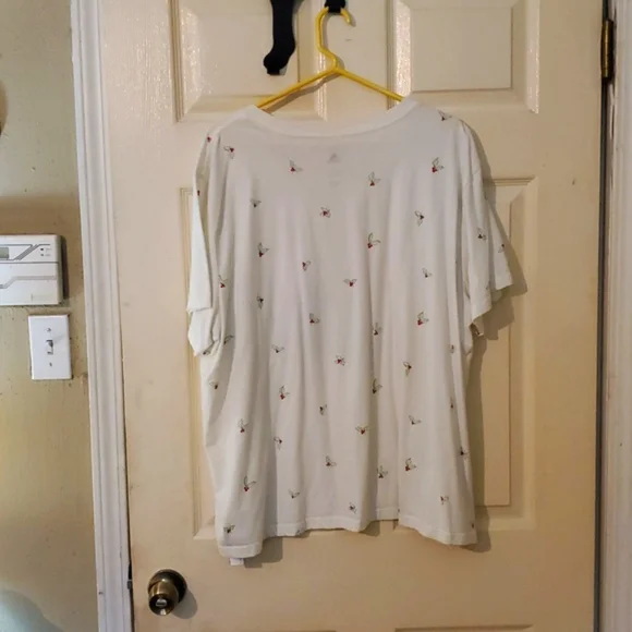 2 Disney Winnie the Pooh Women's Tees: Blue "Save the Bees" 4X & White "Gift" 4X - Picture 9 of 10